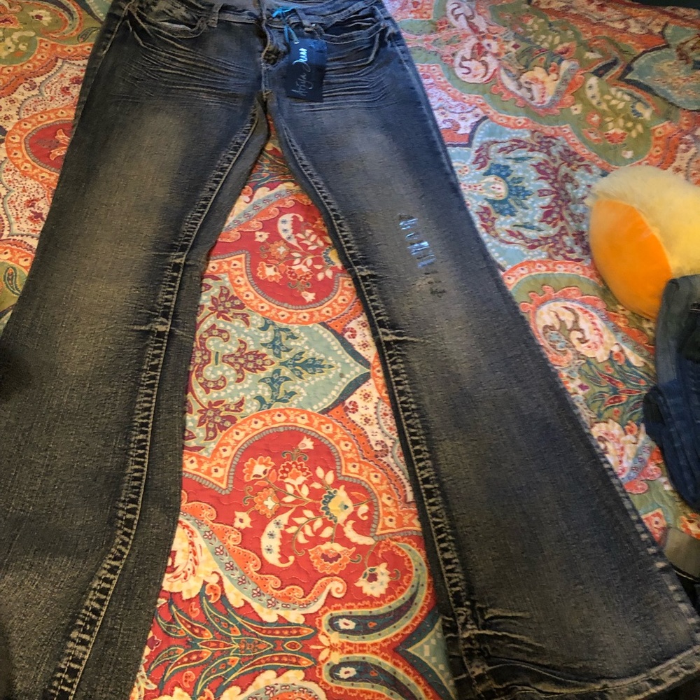 Ariya Jeans